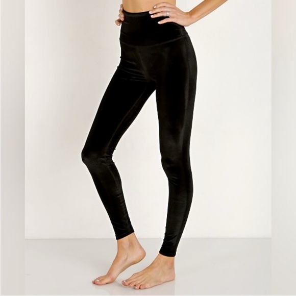 Beyond Yoga BLACK Velvet Motion High‎ Wasted Midi Legging SMALL [VL3243] - Picture 3 of 7